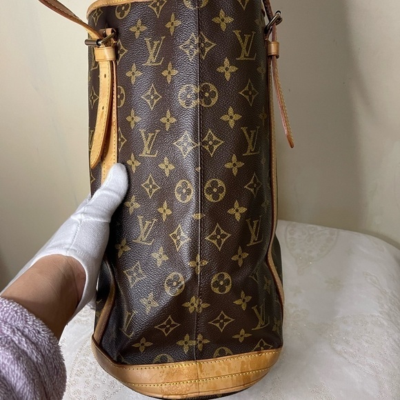 LOUIS VUITTON bucket tote monogram in GM with pouch - Picture 4 of 17